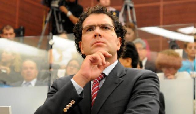 Armando Rios Piter como candidato independiente.