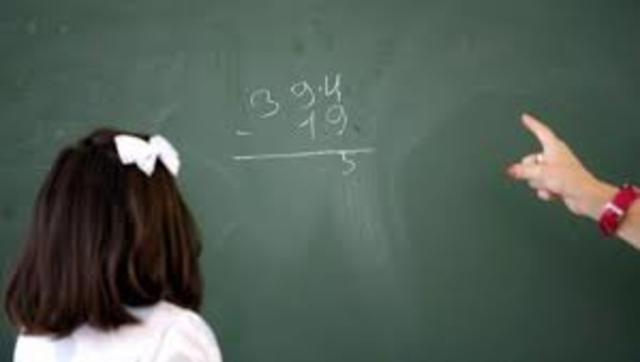 Se comienza a utilizar "la pizarra individual y la tiza"