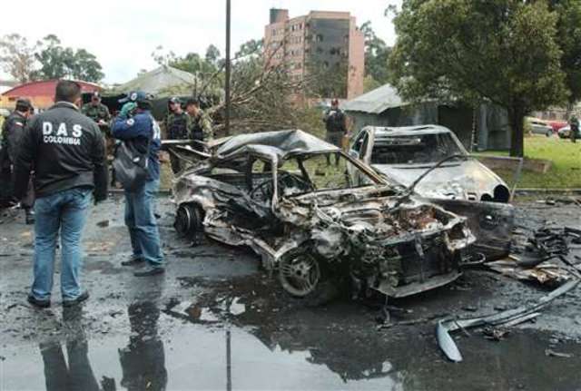 Carrobomba estalla en la Universidad Militar