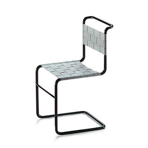 Mart Stam fabrica la primera silla de metal con asiento flotante.