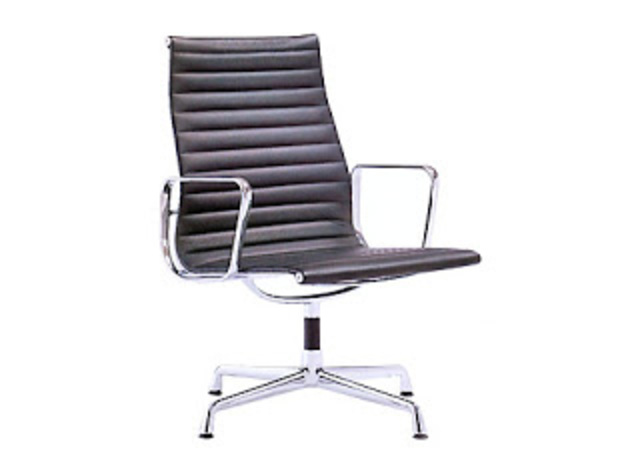 Silla de Charles Eames Aluminum.