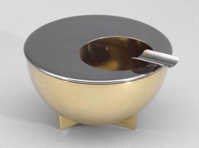 Cenicero de latón, Marianne Brandt