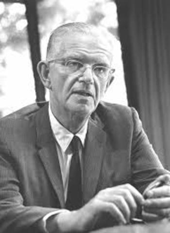 Henry Dreyfuss was born