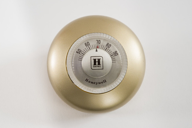 Round thermostate by Henry