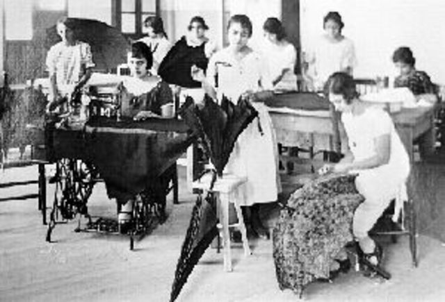 La Escuela de Artes y Oficios para Mujeres (EAOM) (México)