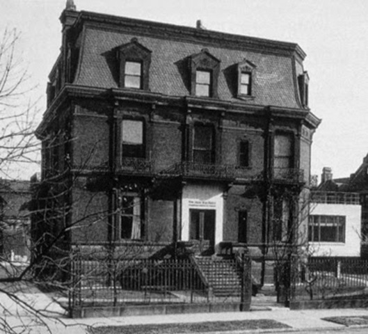 Abre Bauhaus en Chicago.