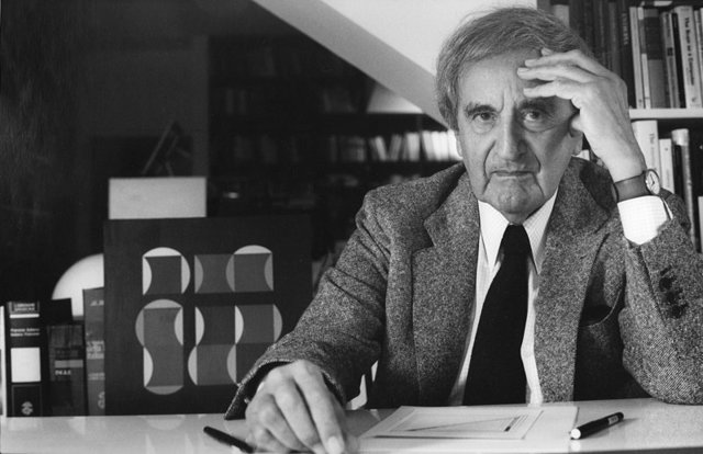 Nace Tomás Maldonado