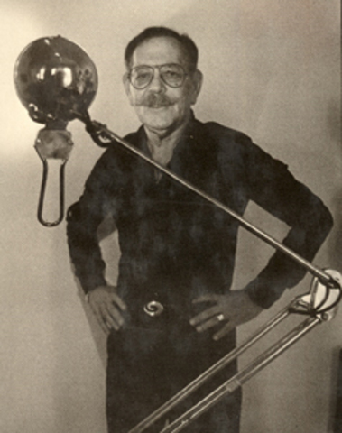 Nace Victor Papanek.