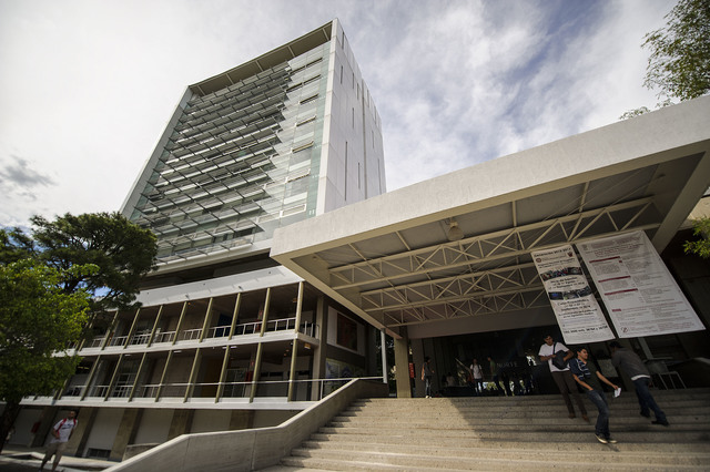 Se funda la facultad de Diseño de la Universidad de Guadalajara.