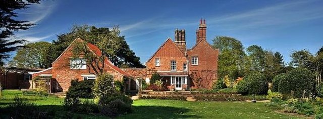 "The Red House" por Phillip Webb