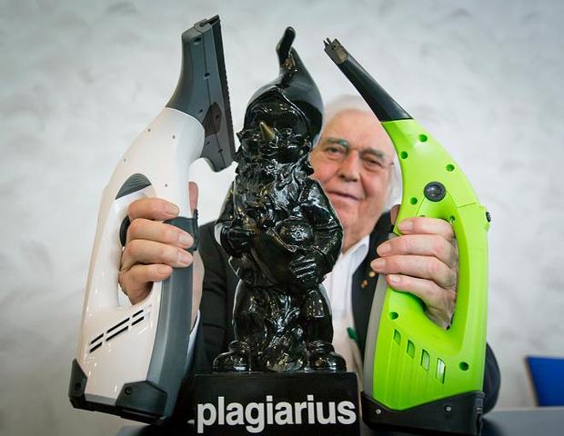 Rido Busse crea el Anti-premio "Plagiarius"