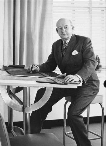 Walter Dorwin Teague diseña el radios modelo y cámaras fotográficas