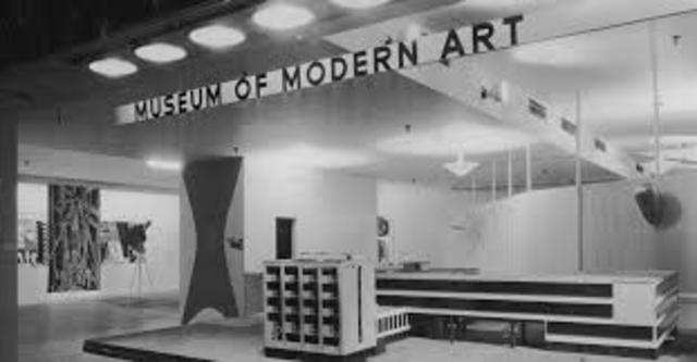 EL MOMA celebra una exposición y concurso titulada Oganic Design for Home Furnishings.  Charles Eames y Eero Saarinen ganan el concurso con la butaca de madera contrachapad