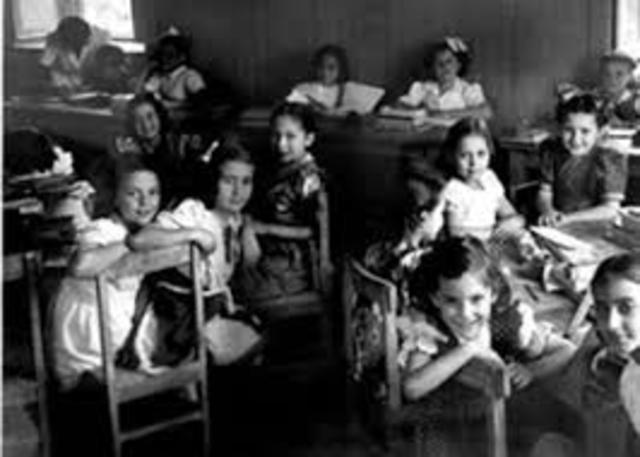 Época de la inocencia o irresponsabilidad social (1945-1957)