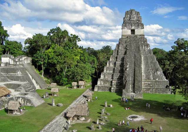 Tikal es abandonado