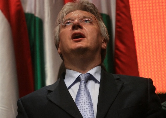 Semjén beáll a képbe