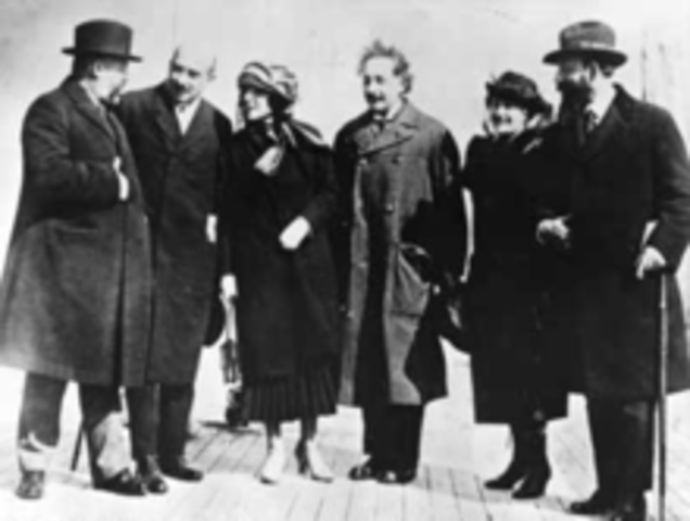 Einstein with her family