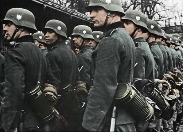 Reorganización de las Wehrmacht (Fuerzas Armadas del Tercer Reich) y imposición del servicio militar obligatorio