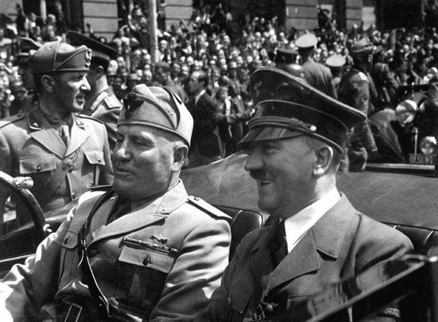 Firma del pacto de acero entre Italia y Alemania