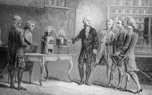 Antoine Lavoisier discovered and named gas oxygen