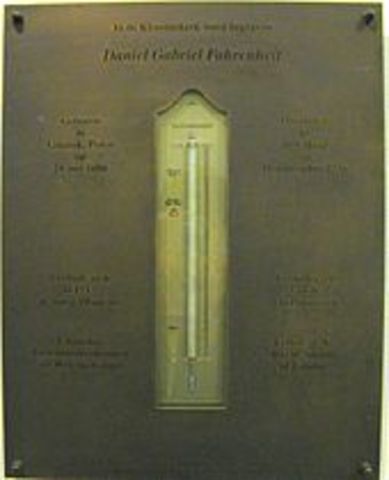 Gabriel Fahrenheit make the first thermometer to use mercury in glass