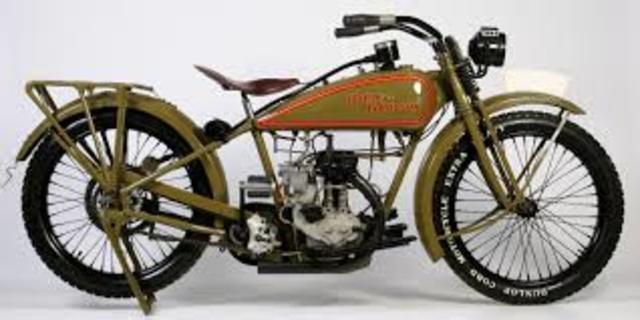 Primera evolución de la moto comenzó con la marca Harley davidson