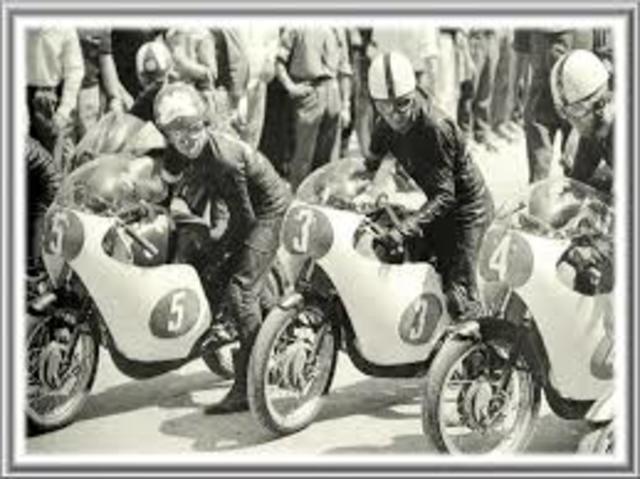 Primeras competiciones de motos