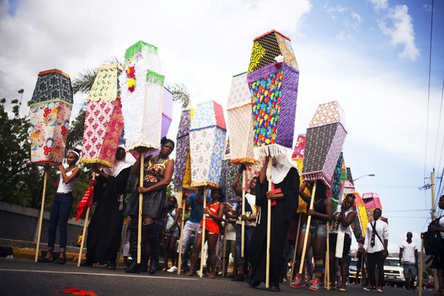 Invisible Presence – Bling Memories