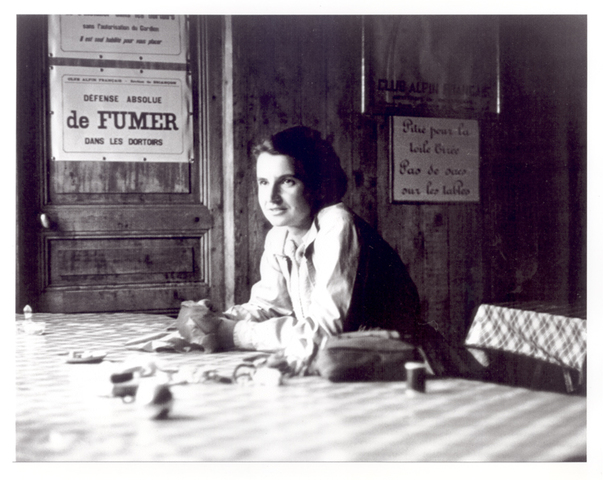 Rosalind Franklin works with DNA and X-ray crystallography and develops image 51