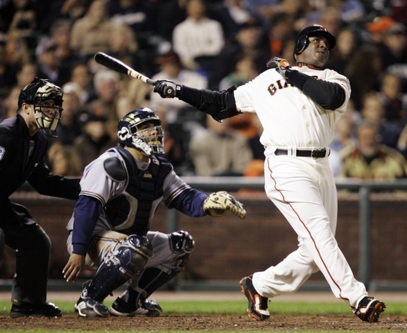 Barry Bonds Rompió el récord de Liga Mayor de Béisbol Bateando 73 jonrones en una temporada