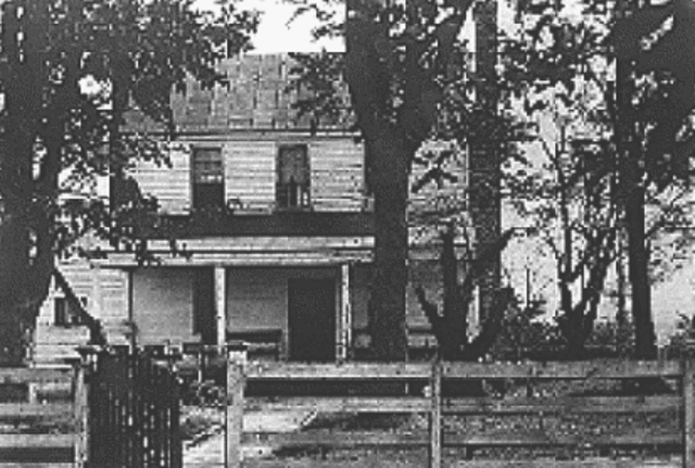 Booth and Herold arrive at the Garrett's farm.