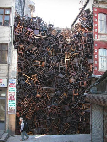 Doris Salcedo's Installation at the 8th international Istanbul