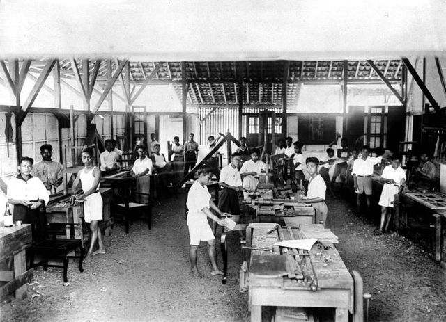 Ambachtschool didirikan di batavia