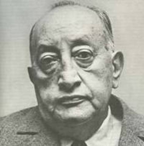 Obtuvo su título de abogado.