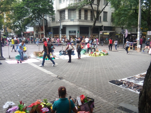 Ambulantes voltam a ocupar área central