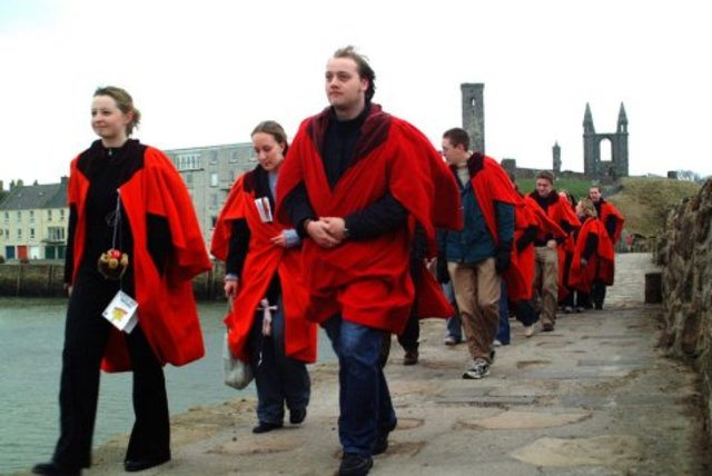 The distinctive red gowns which are still in use today were adopted in 1672 and towards the end of the seventeenth century a move to Perth was considered and eventually rejected.