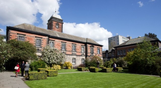 In 1967, the union with University College Dundee ended, when that College became an independent institution under the name of the University of Dundee.