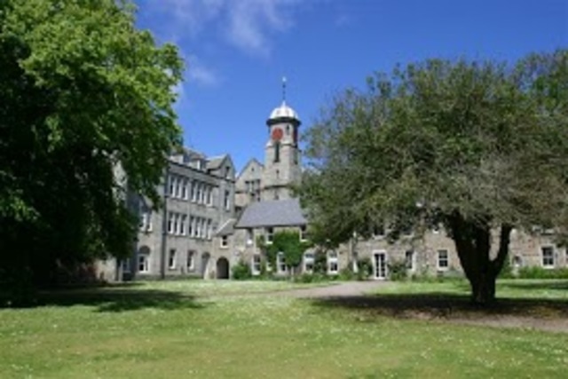 In 1972, the College of St Leonard was reconstituted as a postgraduate institute.