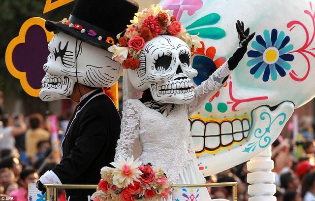 Primer Desfile de Día de Muertos