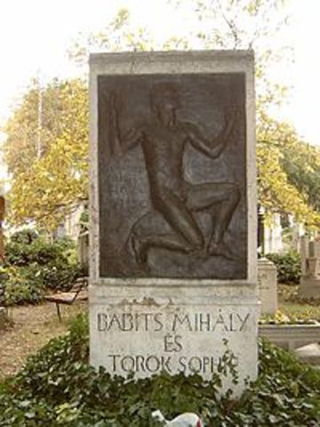 1941. augusztus 4-én halt meg.