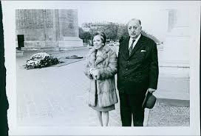 Se casó con su primer esposa.