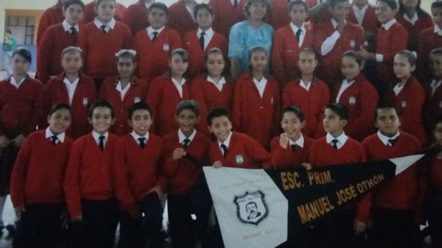 En 2002 entre a la school