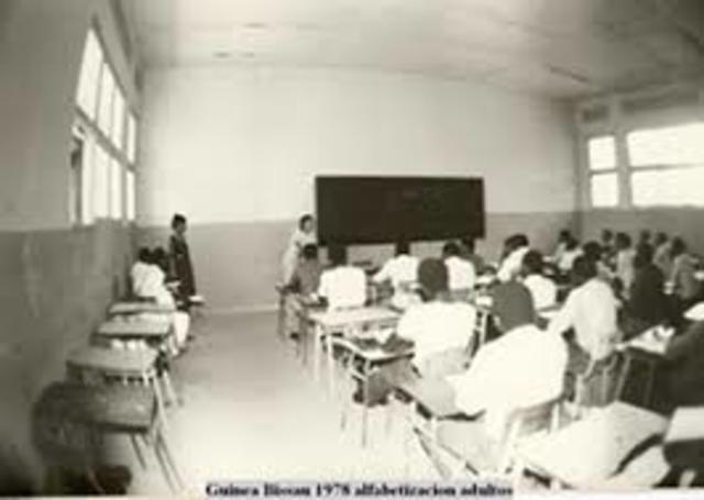 ALFABETIZACIÓN Y PREPARACIÓN PARA EL TRABAJO  (EL DECLIVE)