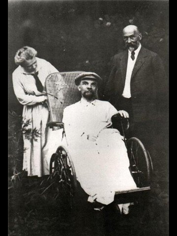 Lenin suffers from a stroke