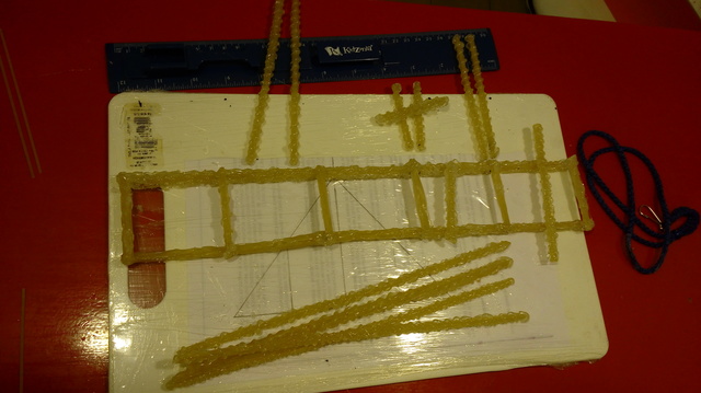 Paso dos: se realizaron los pilares para los costados y sus soportes.