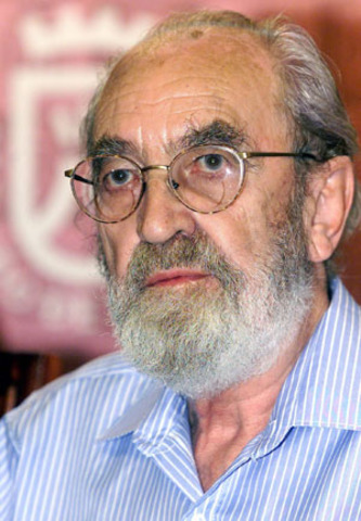 Ángel González
