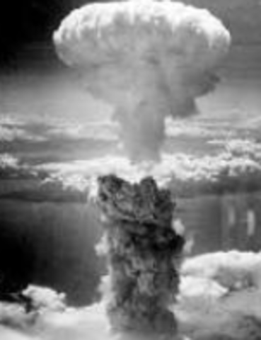 Atomic bombing of Nagasaki and Hiroshima (1945)