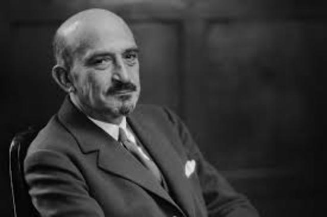 Chaim Weizmann becomes president of Israel.