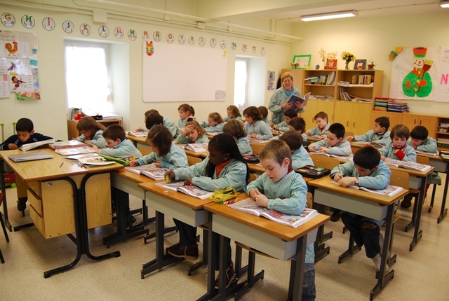 Se establece la educación primaria