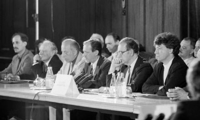 Megalakult az Ellenzéki Kerekasztal